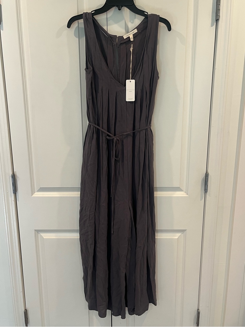 Grade & Gather NWT Carbon Sleeveless V-Neck Romper Charcoal Small